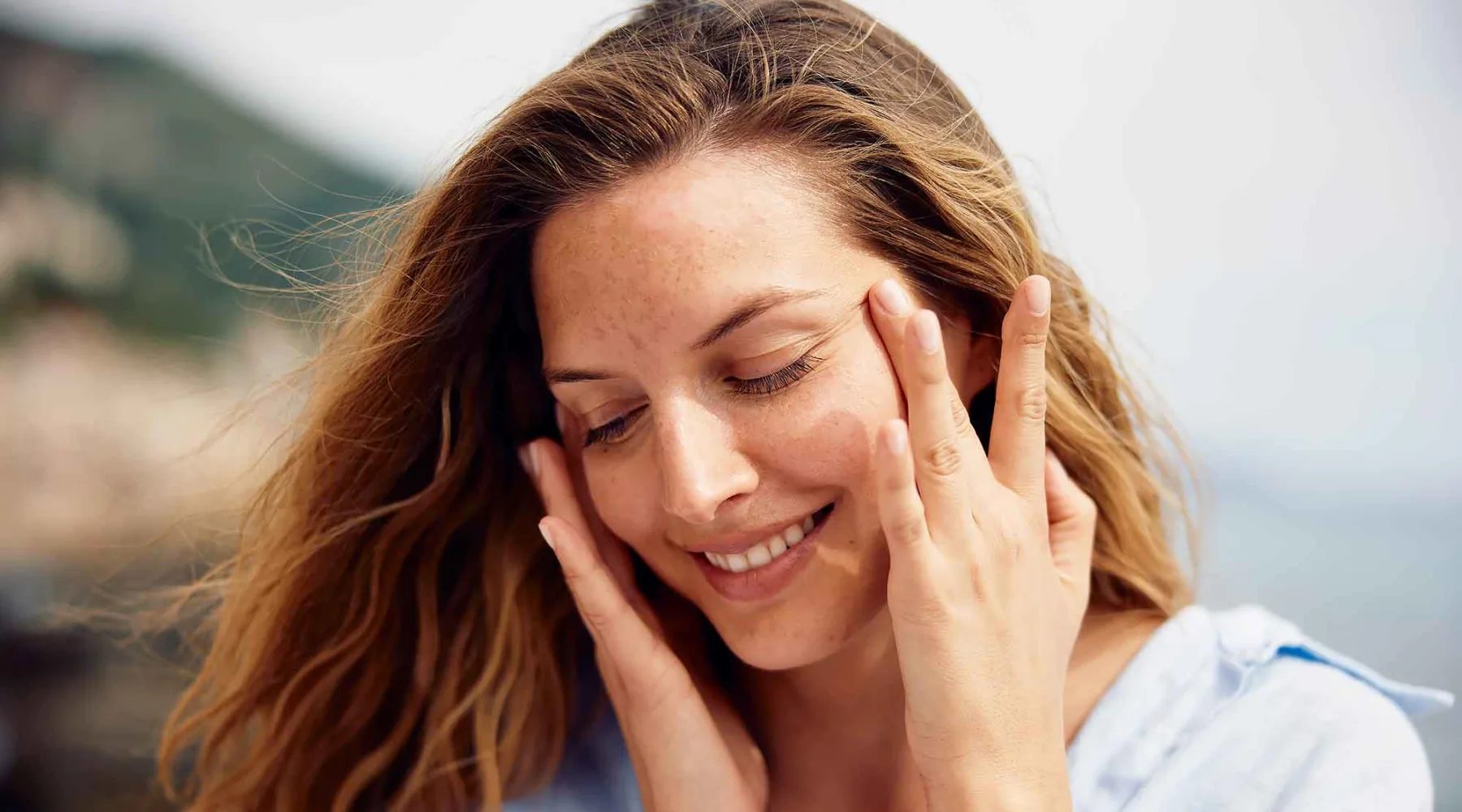 Come i cambiamenti ormonali causano la perdita di elasticità della pelle in uomini e donne